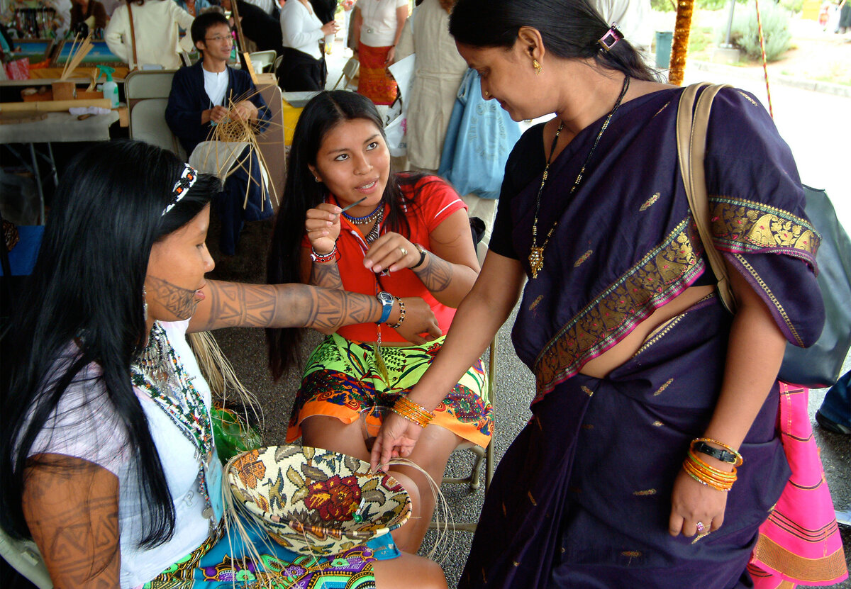 Charlotte and Lorran Meares introduced  Wounaan Rainforest Baskets onto the world stage at the Santa Fe Folk Art Market