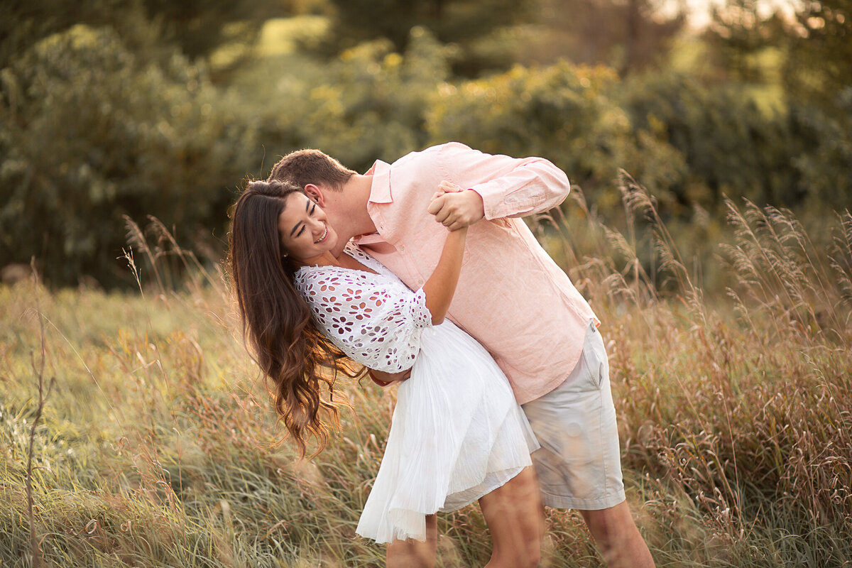 engagamenet-photography-kissing-dancing-outdoors