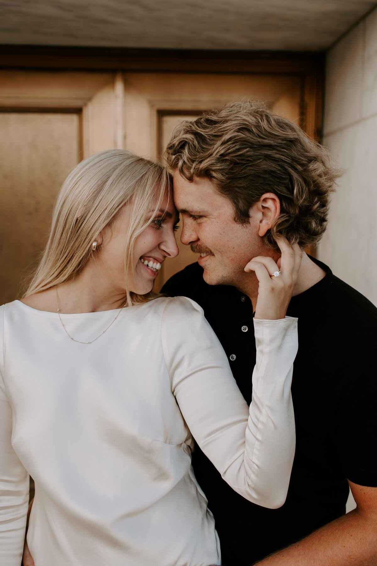 Detroit-Institue-Of-Arts-elopement-style-engagement-photos-hannah-chad-molly-grunewald-photography-21