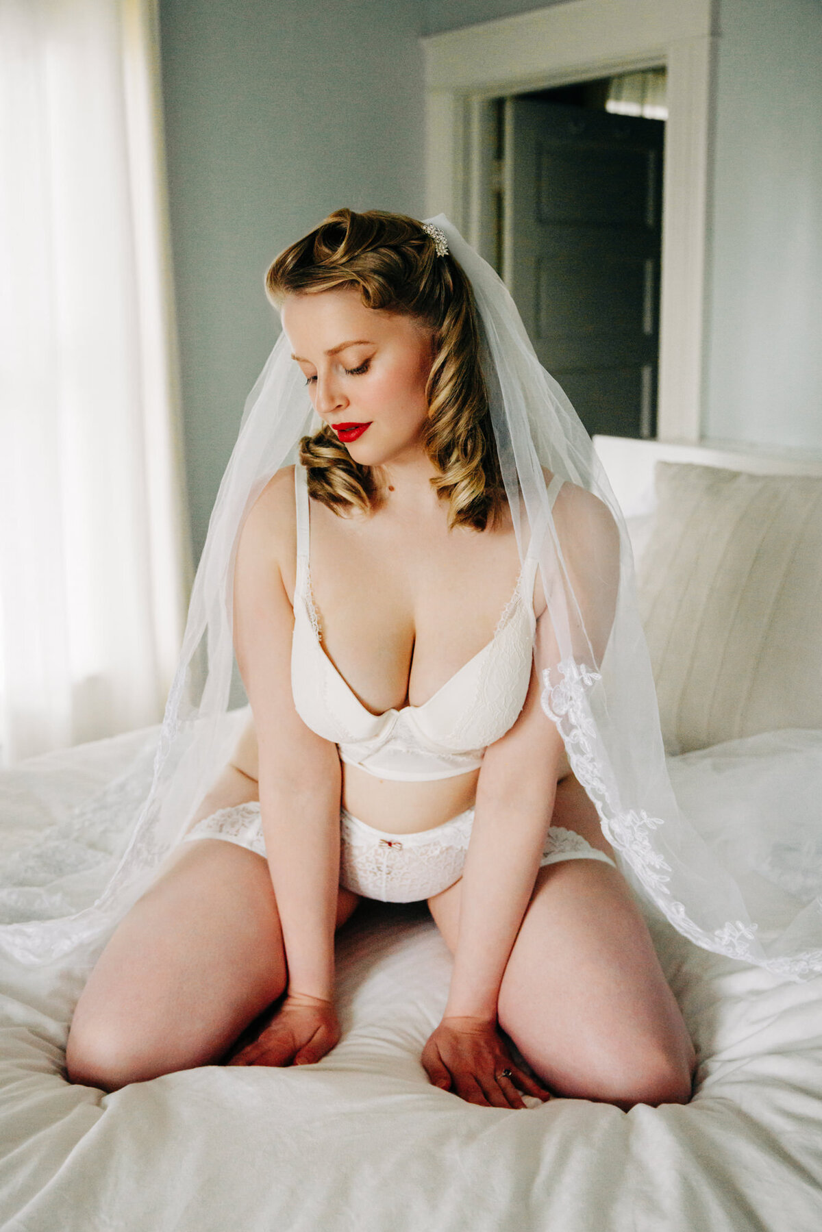 Bridal-boudoir-Missoula-woman-veil