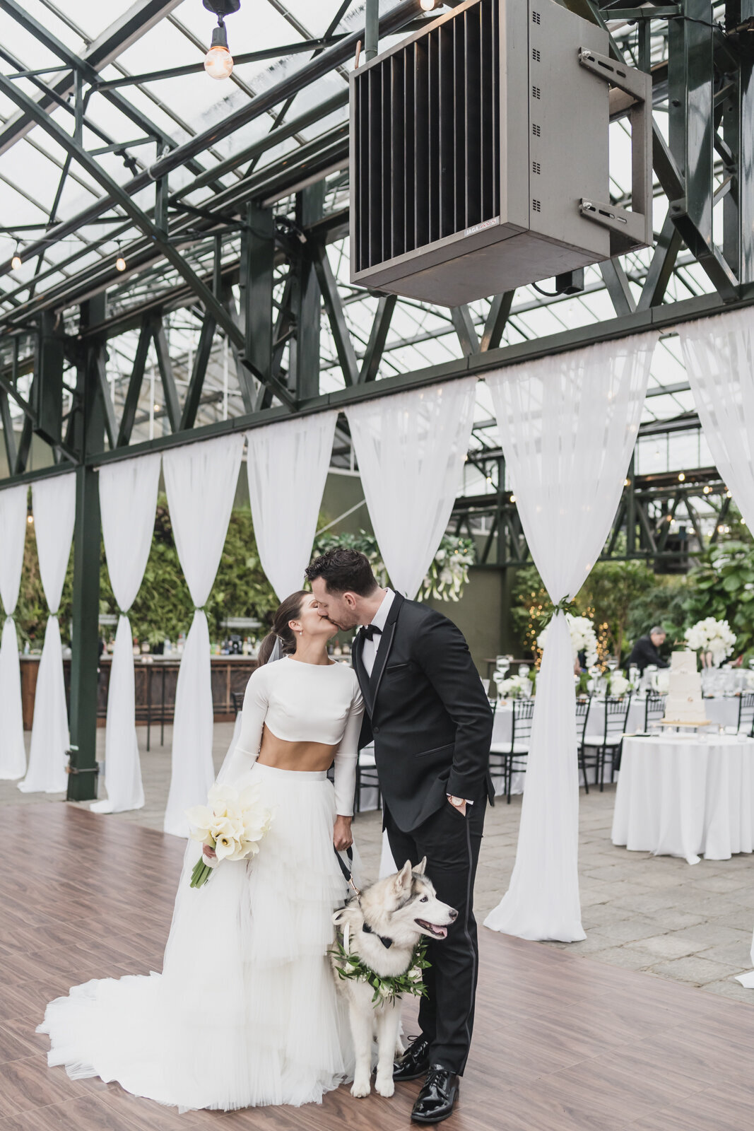 A MODERN ROMANTIC CLASSIC BLACK TIE PLANTERRA CONSERVATORY LUXURY WEDDING IN WEST BLOOMFIELD MICHIGAN BY KARI DAWSON118