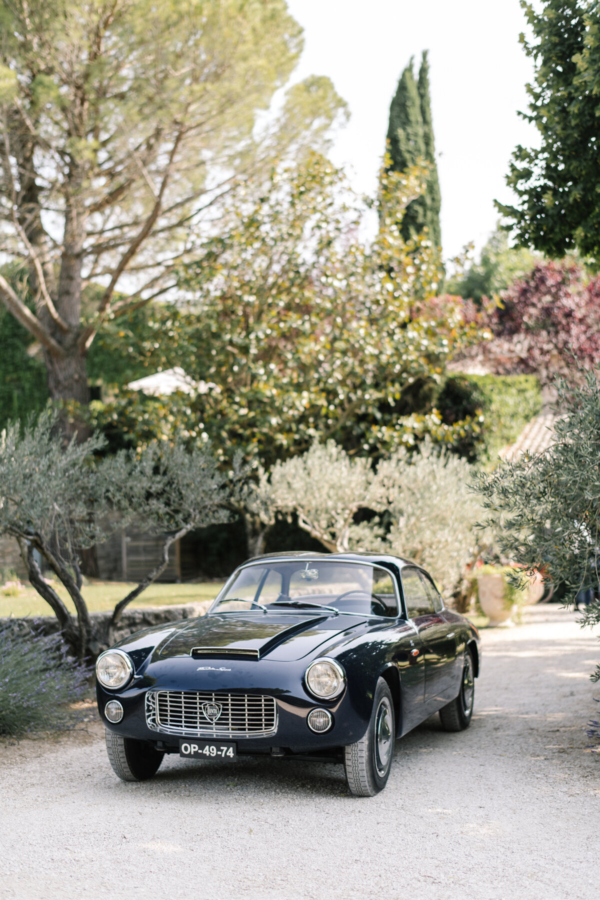 vintage wedding car at bastide de marie