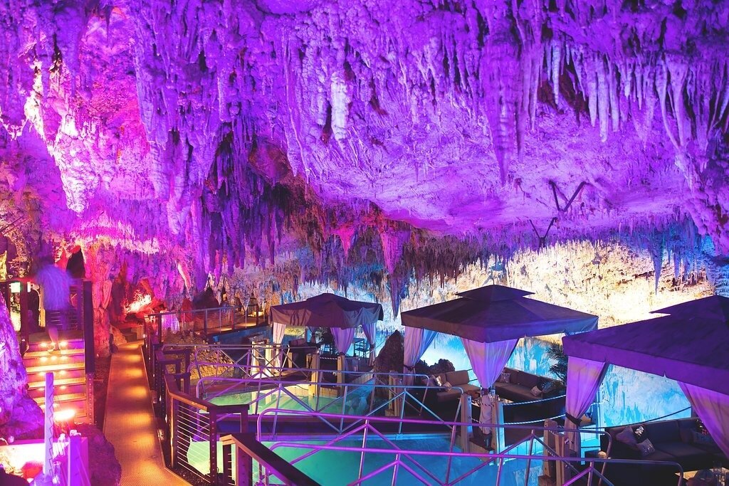 Revolve-Bermuda-Crystal-Cave-Party-Dasfete-11