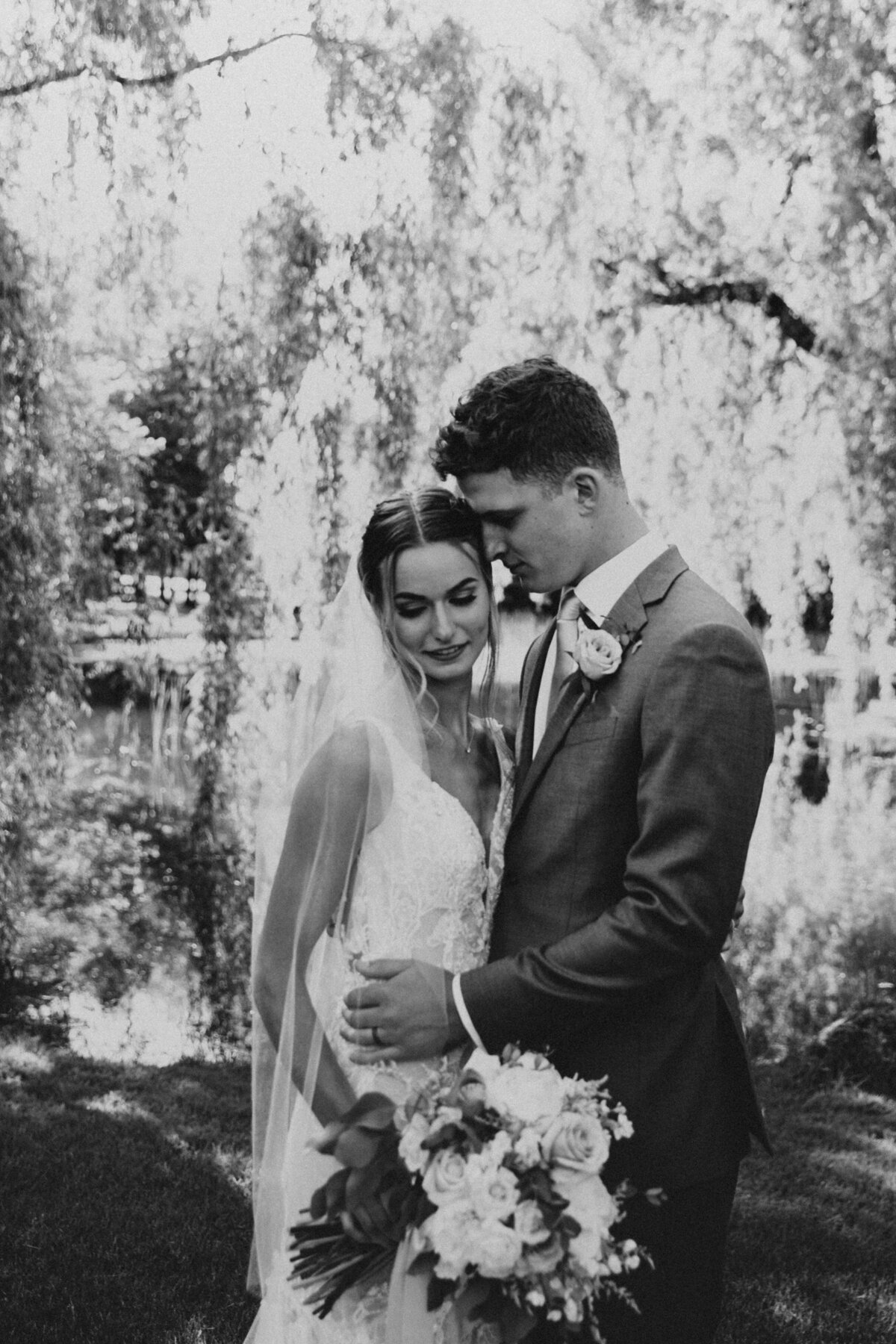 Elora-Wedding-Couple-31