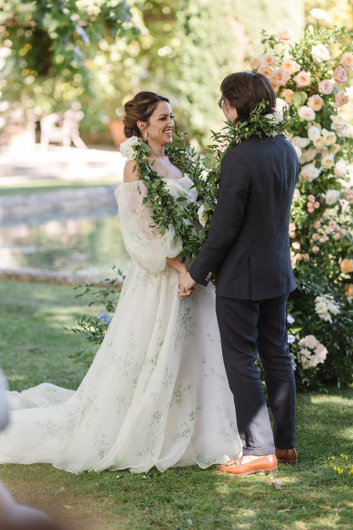 Wedding-ceremony-traditions-flower-hoop