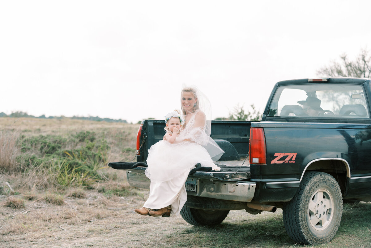 luck ranch-luck-ranch-spicewood-texas-willie-nelson-wedding-tonya-volk-photography-75