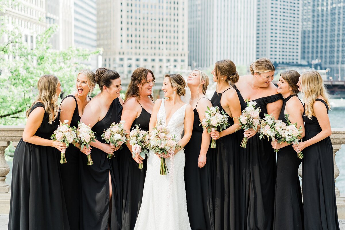 rempel-photography-chicago-wedding-photography-bright-colorful-timeless-fun-river-roast-wedding-photos-boat-cocktail-hour-on-the-chicago-river_0201