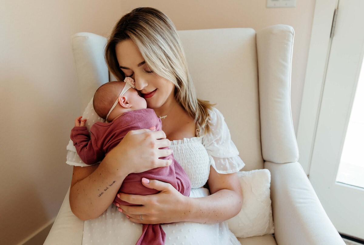 mothers-love-in-home-newborn