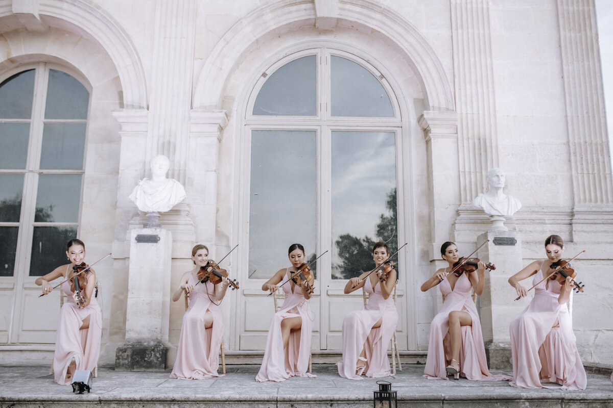 Paris Destination Wedding at Chateau de Chantilly by Alejandra Poupel Events violonist