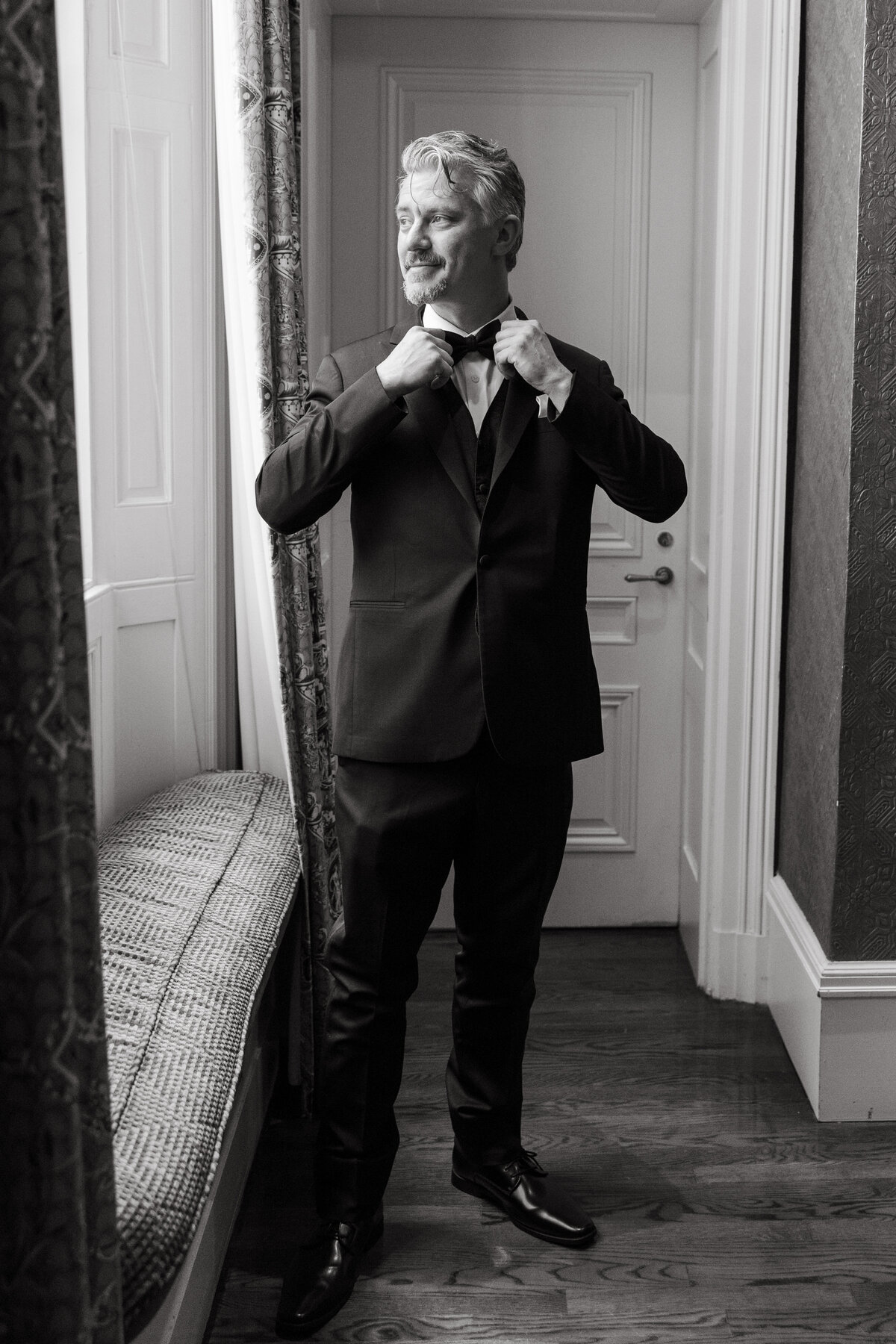 marisa+andrew-getting ready-48