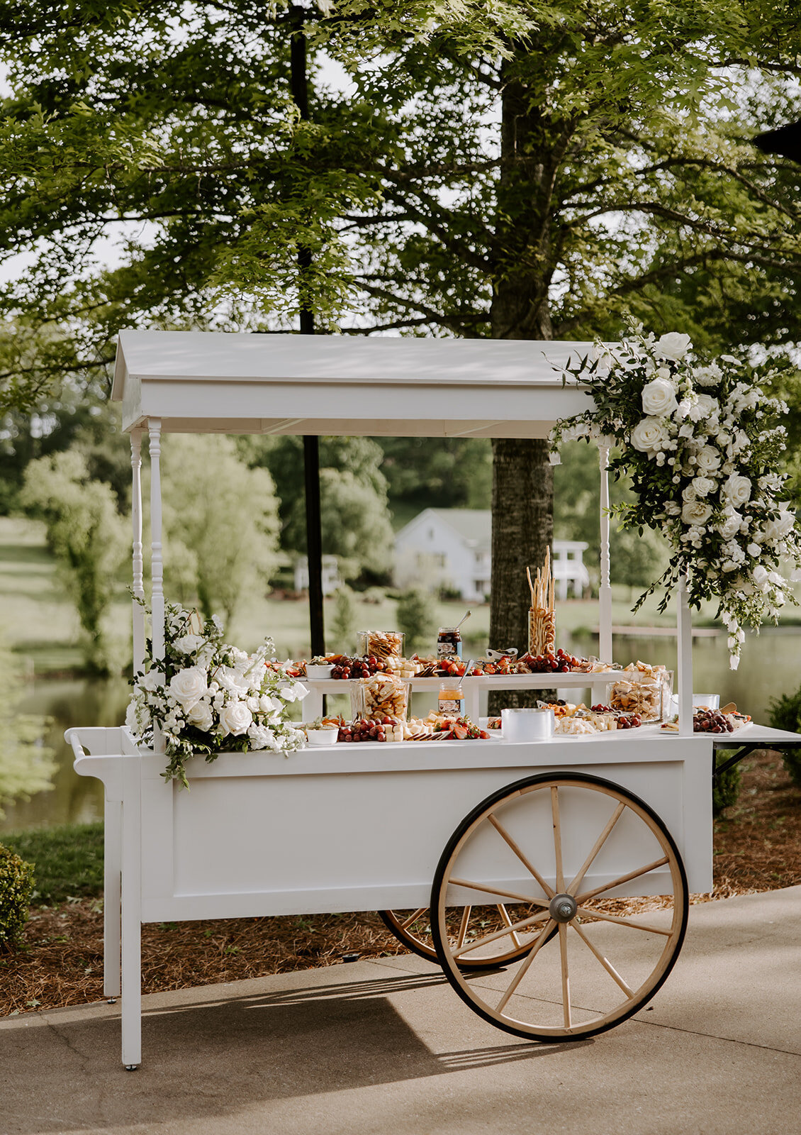 white-wedding-florals-00021