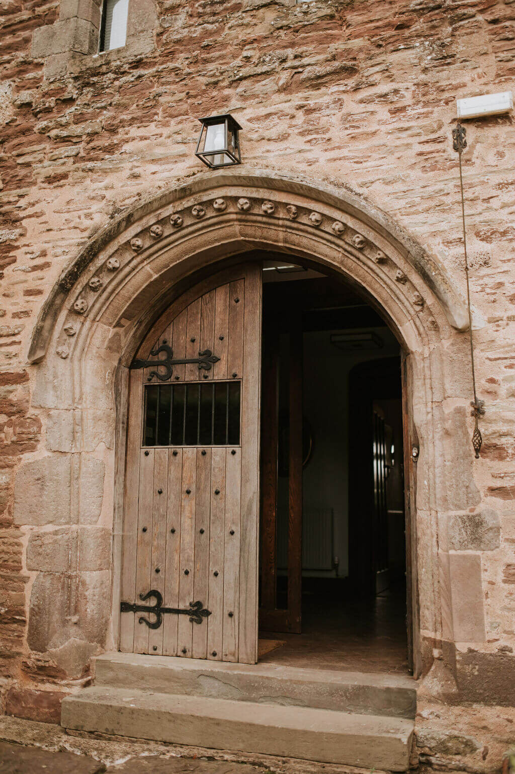 Issy-and-Bella-Floral-Design-Wedding-Florist-Herefordshire-Broadfield-Court-j&N16