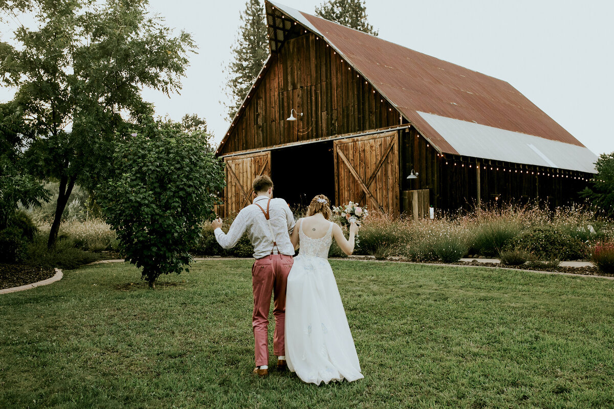 Hazelwood-photo-tin-roof-barn-washington-weddings