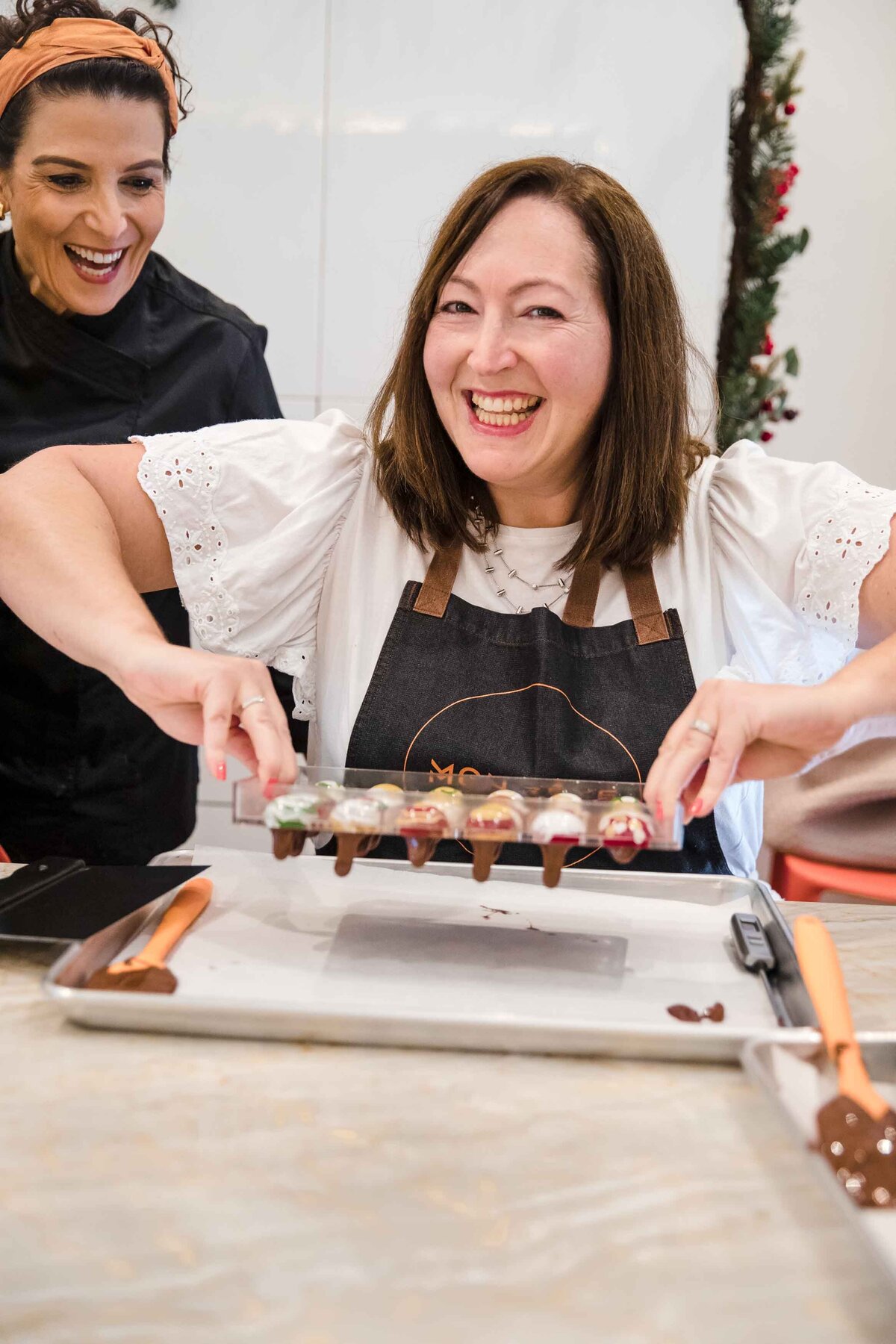 smiling-student-mon-reve-chocolate-workshop