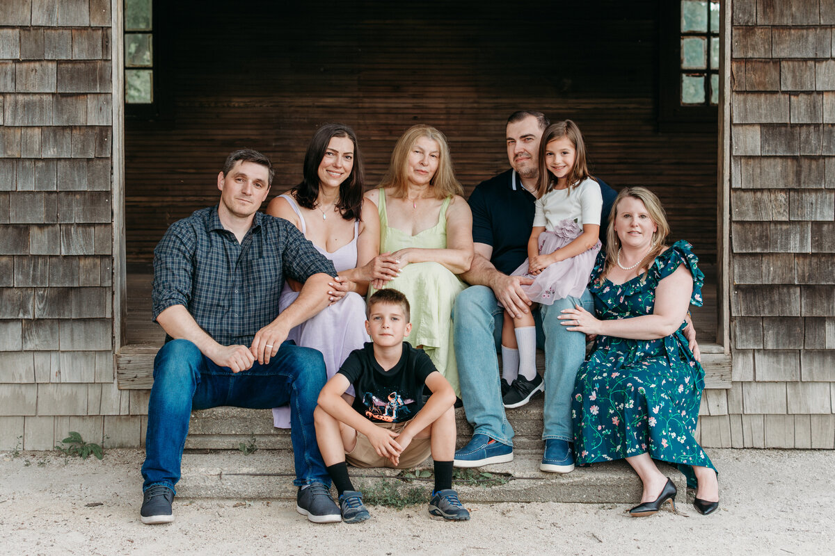 Extended family photoshoot in a boathouse in Batavia, IL