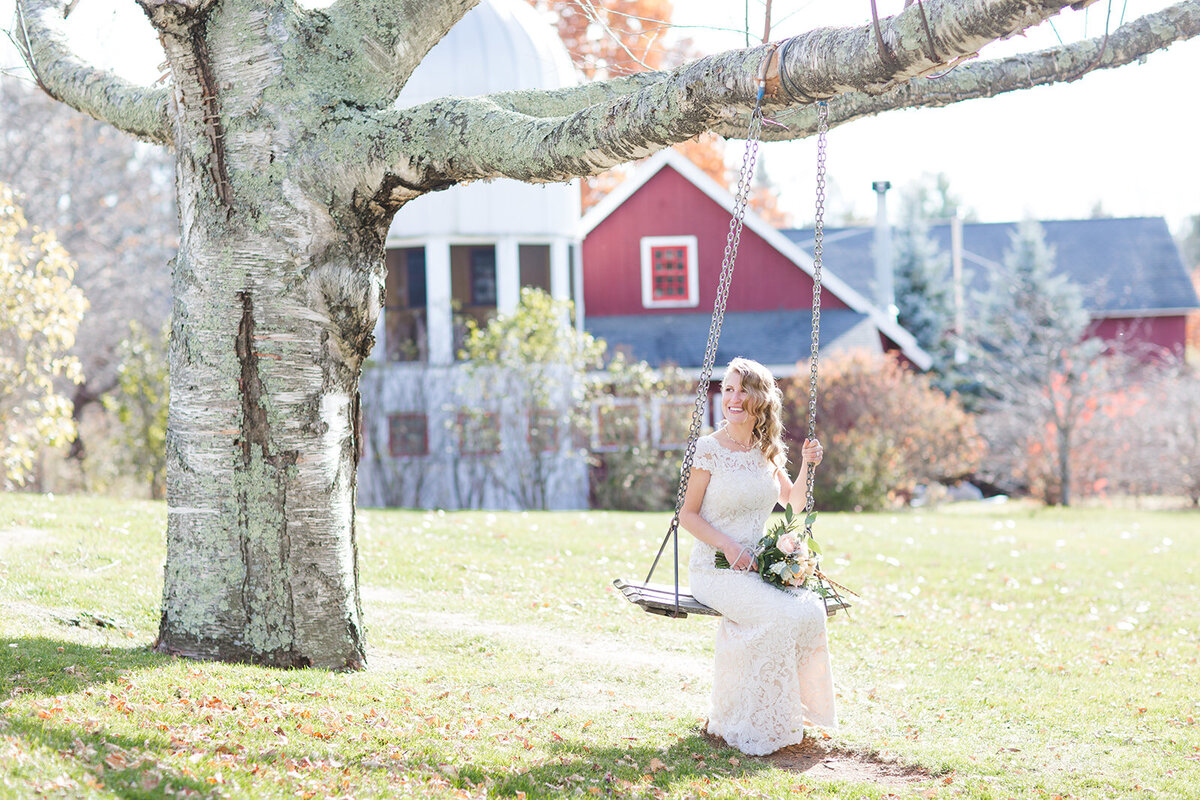 light-and-airy-wedding-photos-at-winvian-farm-connecticut-stella-blue-photography-ct