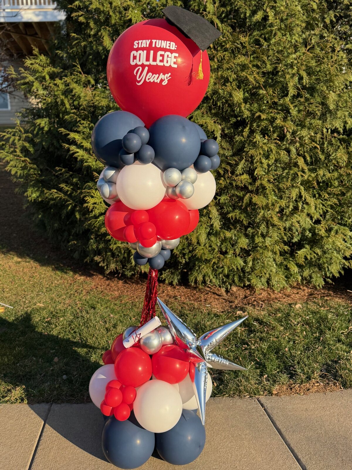 Frontenac balloons - graduation balloon tower