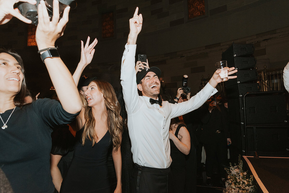 CORRIE-ZACH-NYC-WINTER-WEDDING-AT-GOTHAM-HALL_PHOTOS_BY_MARIA_B_LUNG_1472