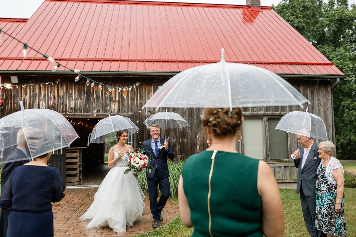 Intimate Arrowwood Farms Harvest Table Wedding | Dylan & Sandra Photography -37