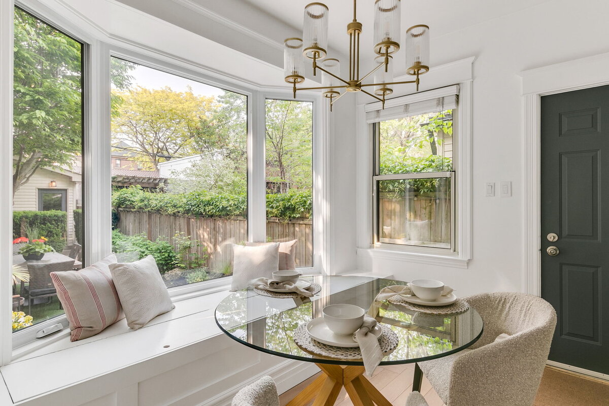 31-web-or-mls-17_003_Breakfast Area