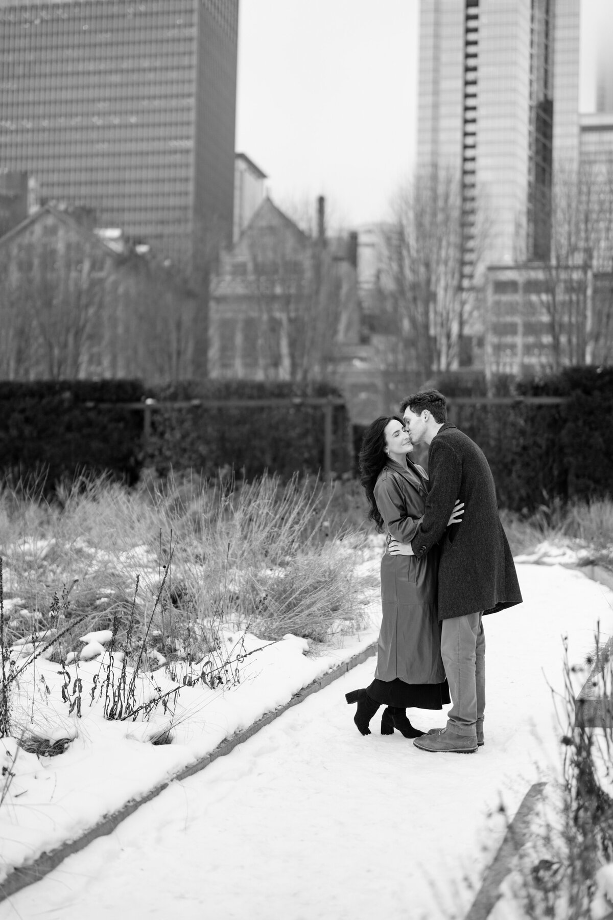 Aspen-Avenue-Chicago-Wedding-Photographer-Hilton-Palmer-House-Vintage-Hotel-Timeless-Editorial-FAV-20