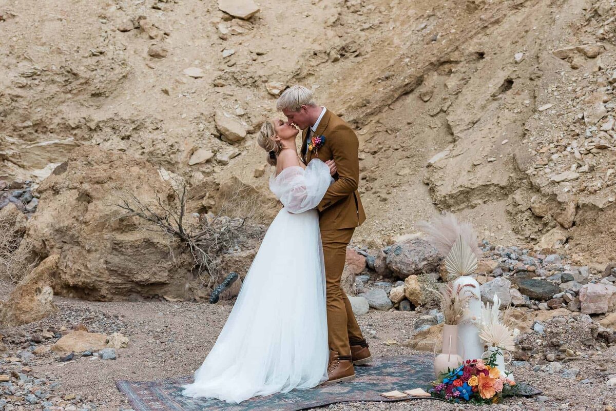 death-valley-intimate-wedding-photographer-Soul-and-Sky-Weddings