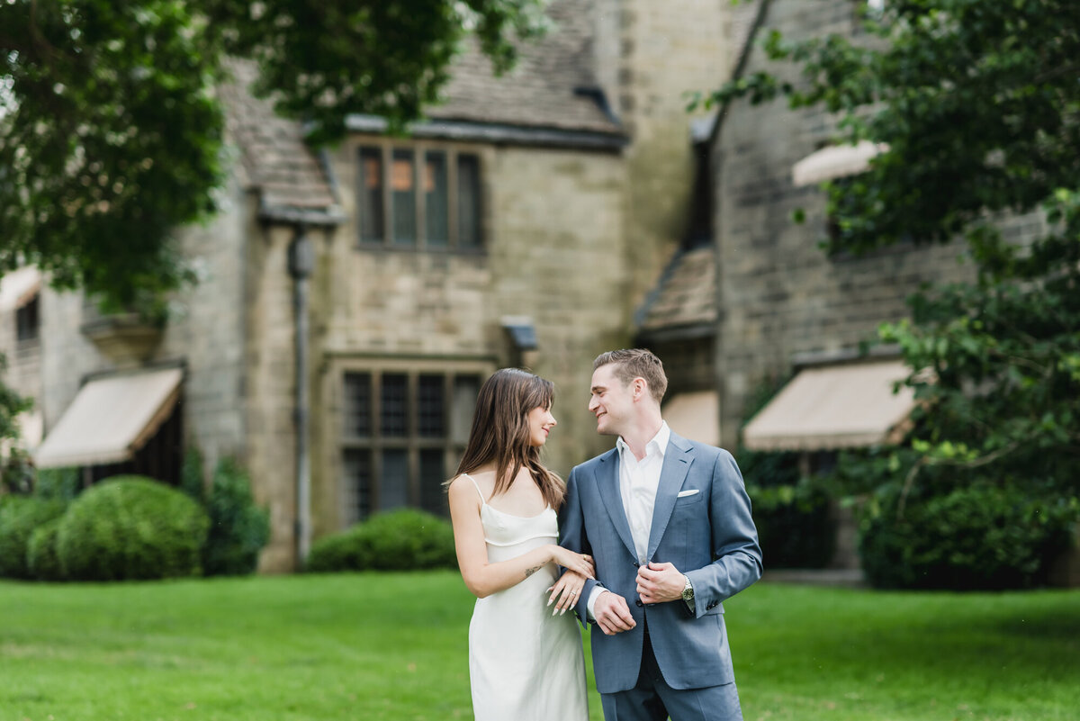 SUMMER FORD HOUSE ENGAGEMENT PHOTOS IN GROSSE POINTE, MICHIGAN PROVIDED BY KARI DAWSON9