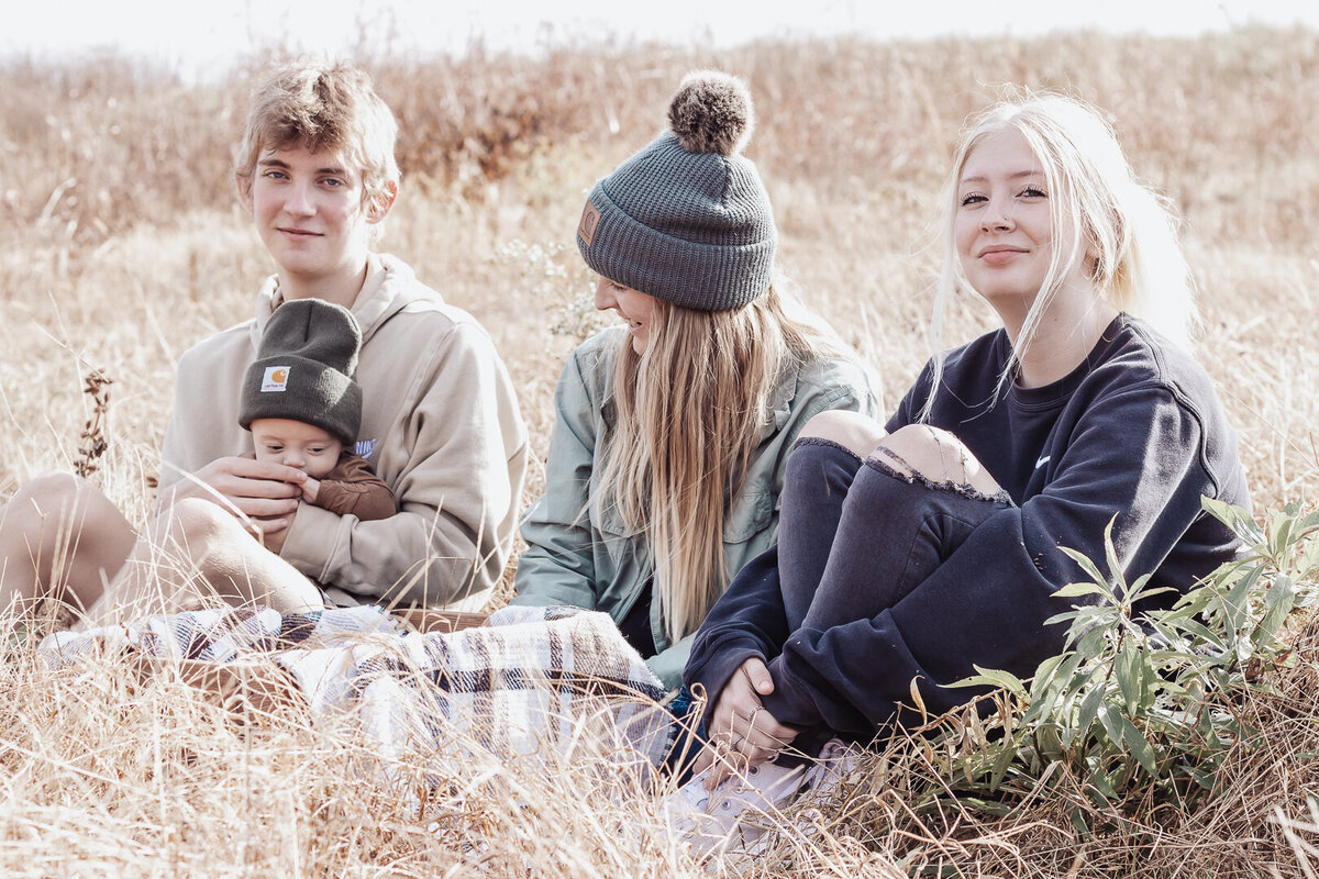 reneeesphotographyanddesigns_boho-cream_fall-family-photosession_new-river-valley_blue-ridge-mountains_SM-faves-0811