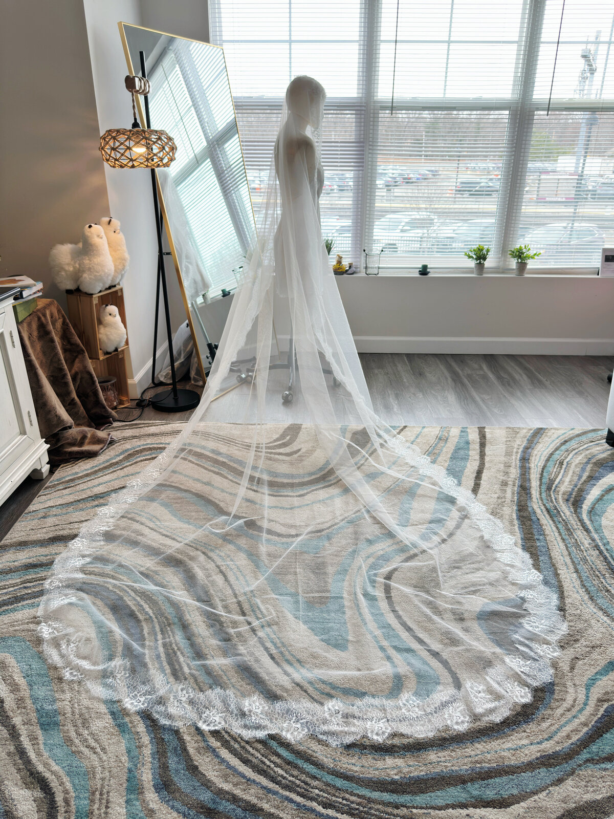 Elegant Spanish-style mantilla veil paired with pearl earrings