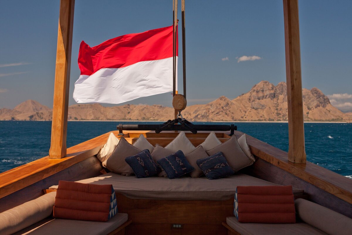 Si Datu Bua Private Yacht Charter Indonesia Aft Terrace