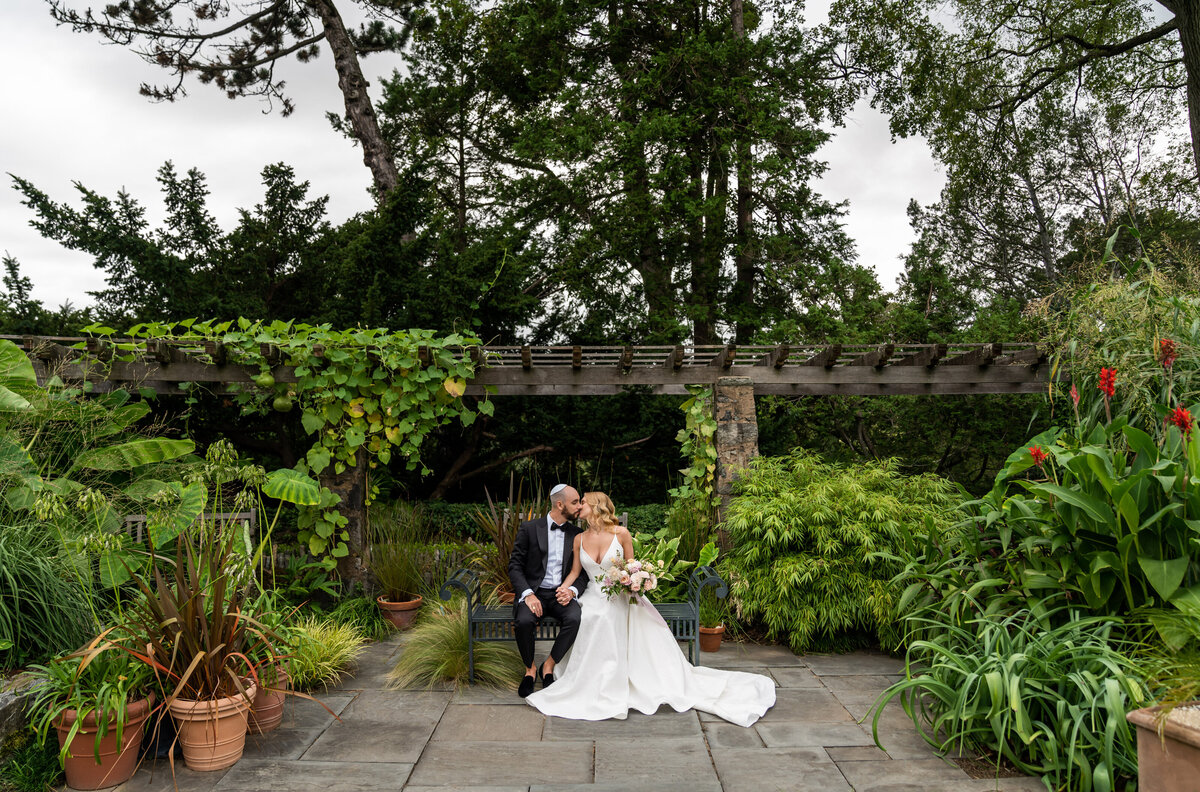 emma-cleary-new-york-nyc-wedding-photographer-videographer-venue-wave-hill-carlisle-joe-143