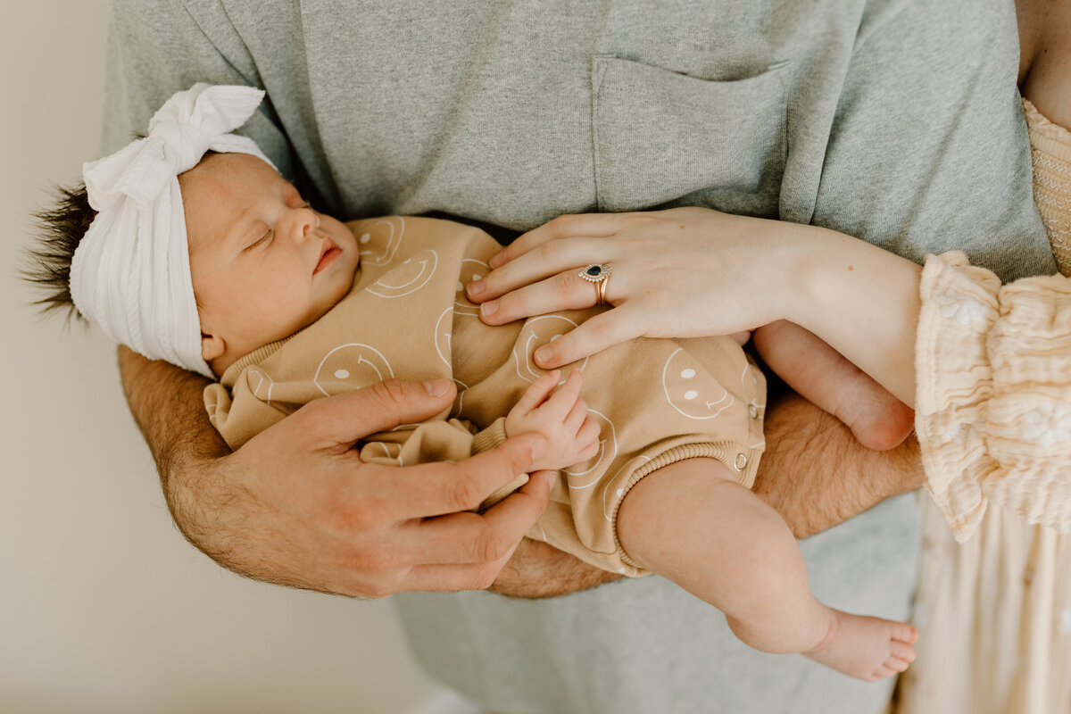 in-home-newborn-lifestyle-session-lancaster-pa-cara-marie-photography-44