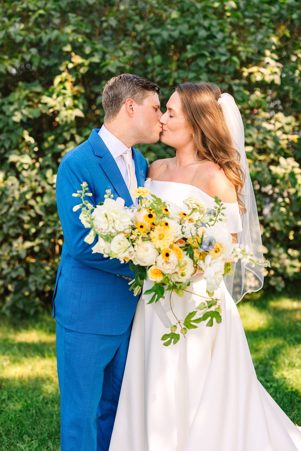 Cheery_Yellow_Blue_Seaside_Island_Maine_Wedding_Chebeague_Island_Inn_0035
