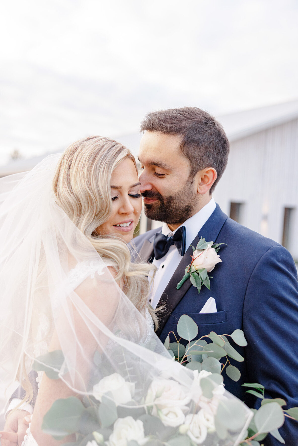 sarah-mike-belvedere-wakefield-quebec-wedding-grey-loft-studio-2021-170