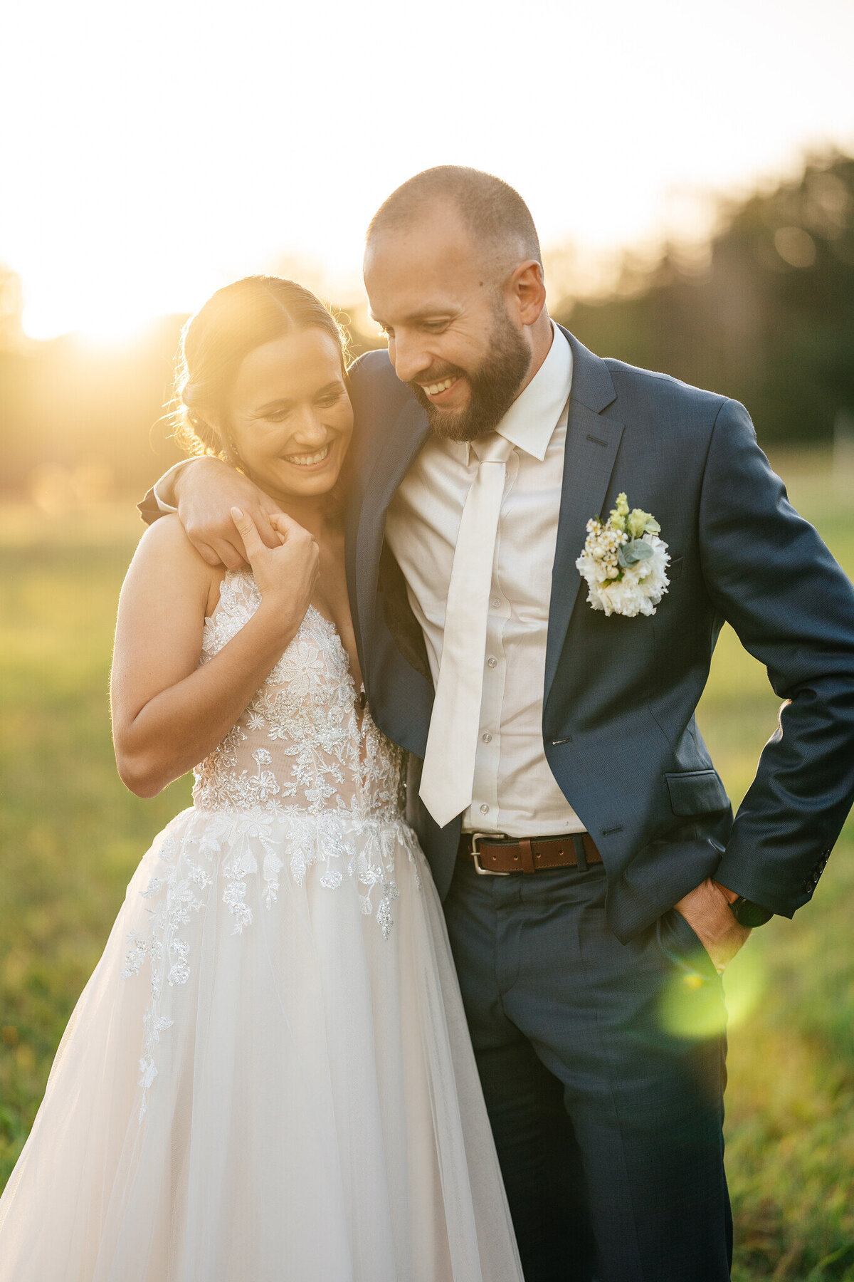 svatba držovická stodola novomanželé