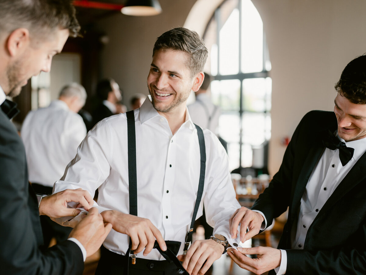 libertywarehouse-newyorkwedding-weddingwithaview-felixfeyginphotography-005