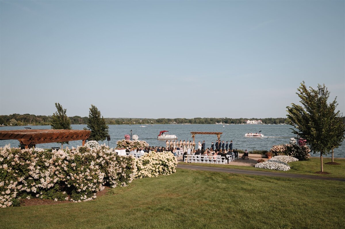 lake-resort-wisconsin-wedding-ceremony-photos-melissa-ferrara-photography