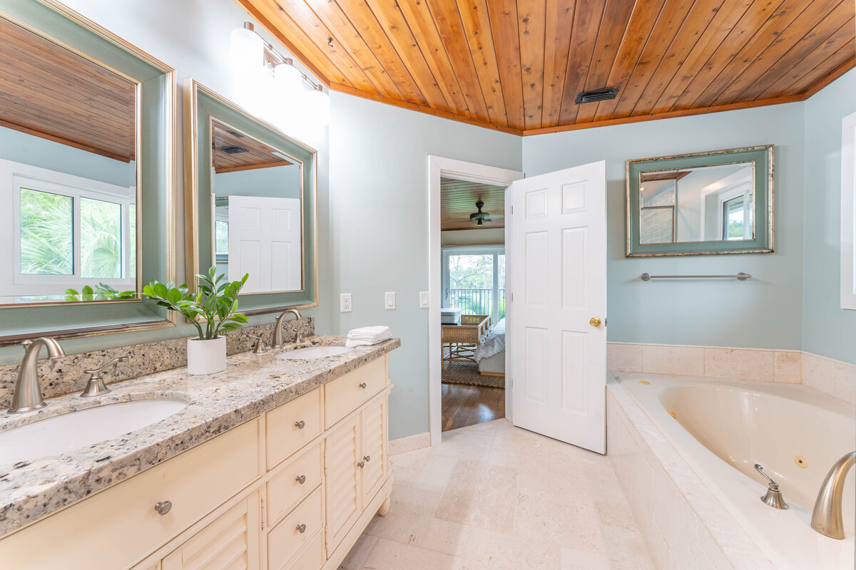 Bathroom 1 (2)