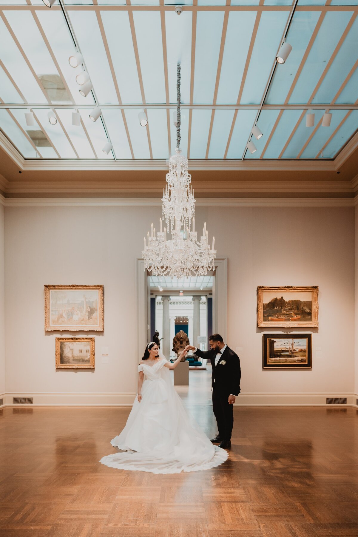 glamorous-toldeo-museum-wedding-photos