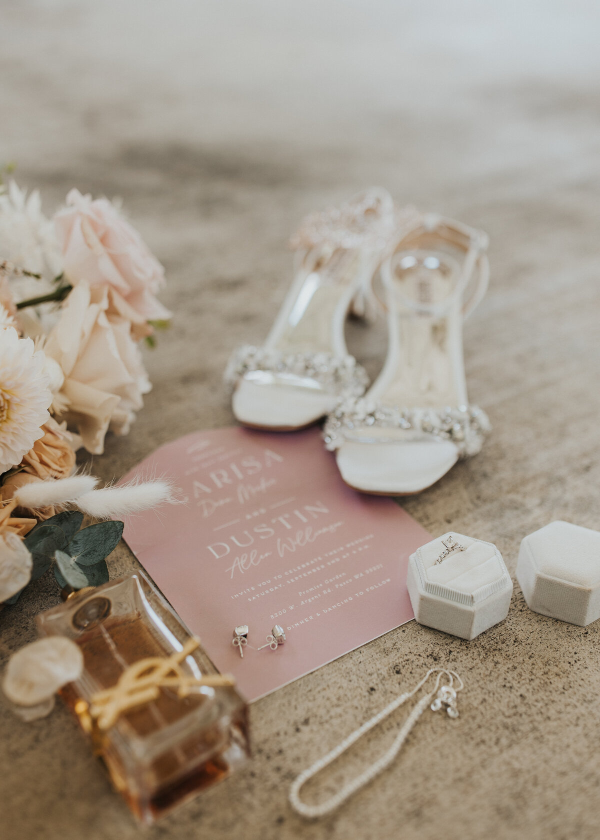detail photo invitation wedding