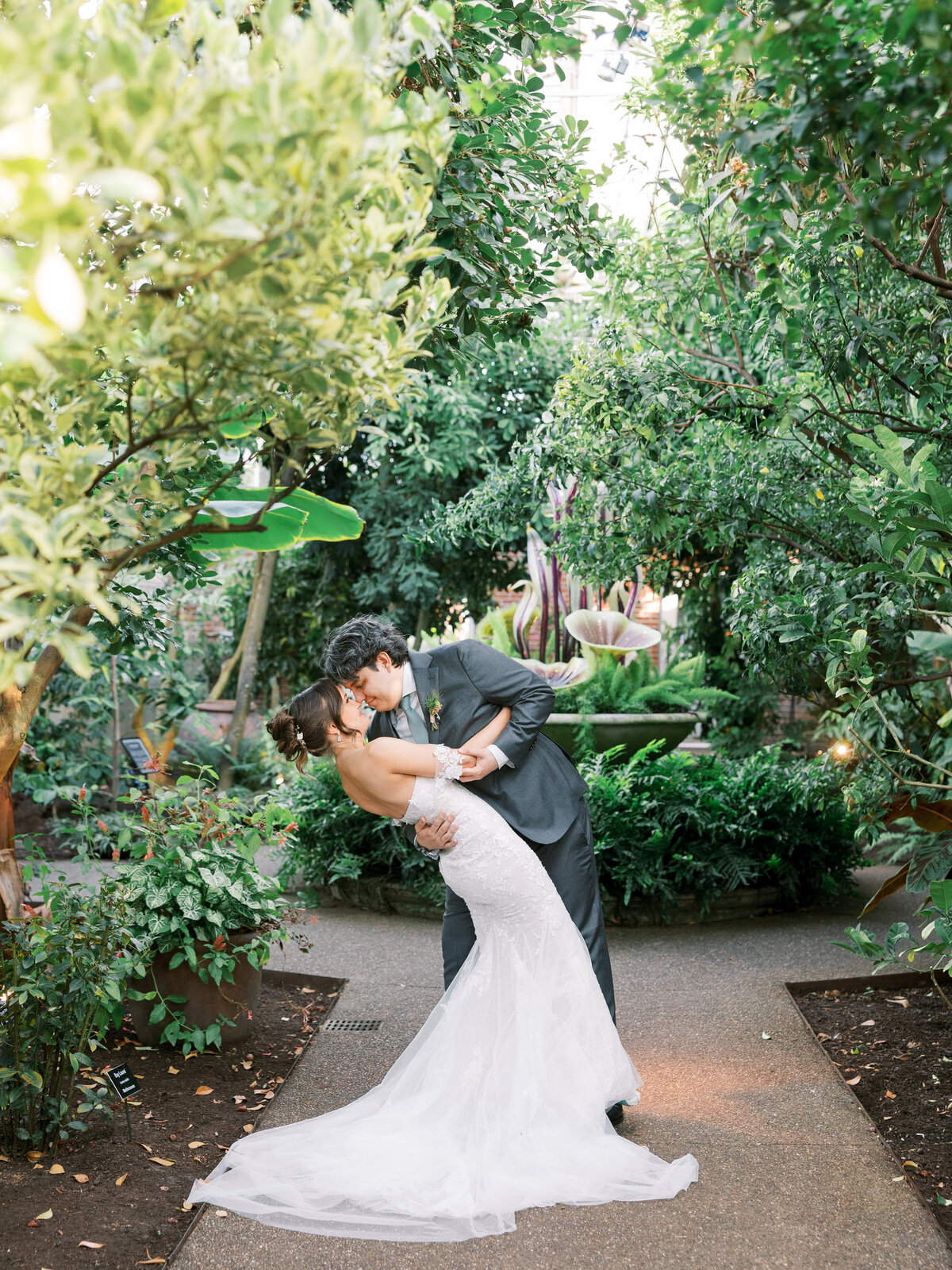 pittsburgh-wedding-photographer-phipps-botanic-gardens-conservatory-wedding-outdoor-lgbtq-luxury-photography-light-and-airy44