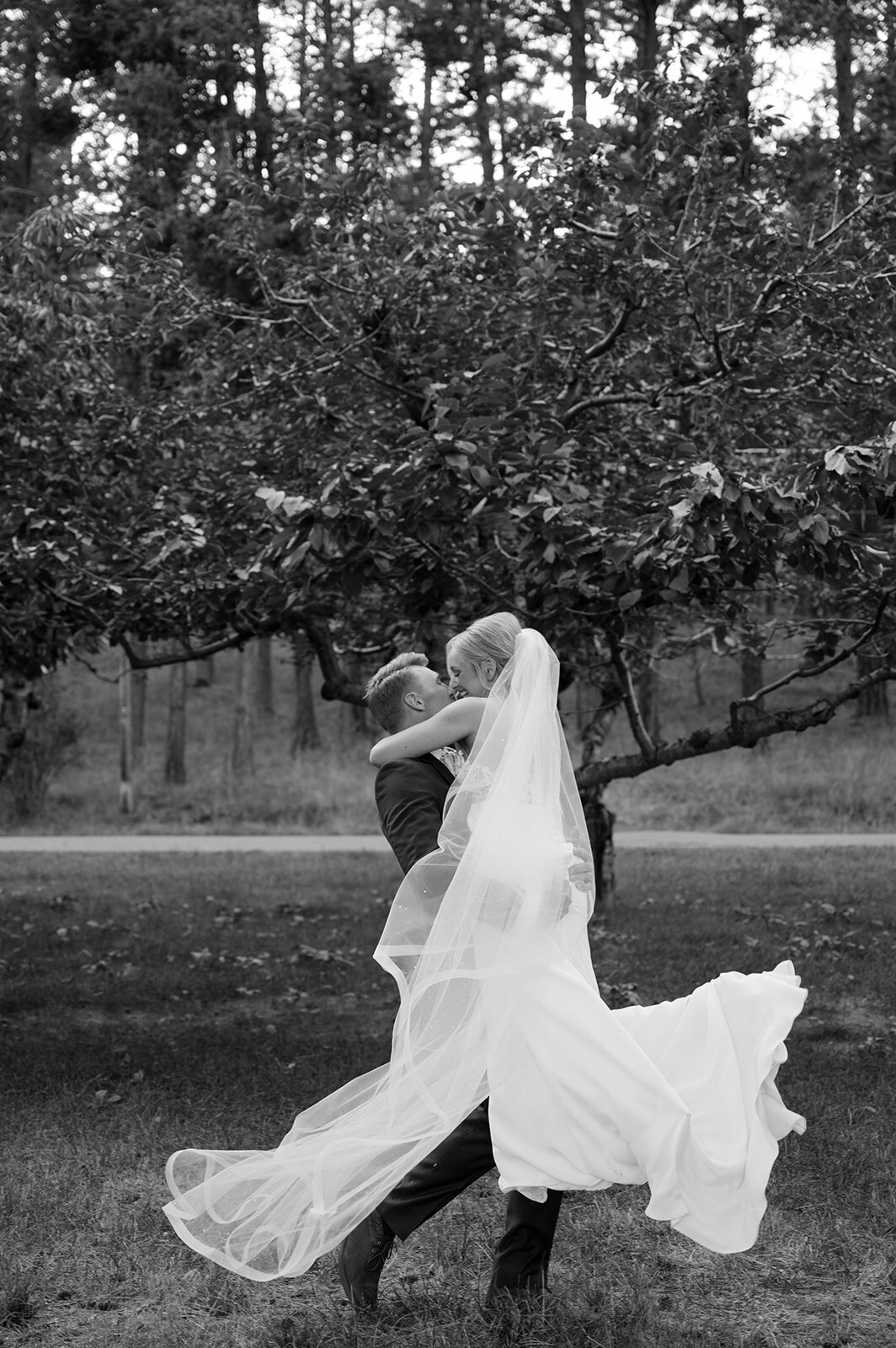 presley-gray-photo-whitefish-montana-luxury-wedding-4235