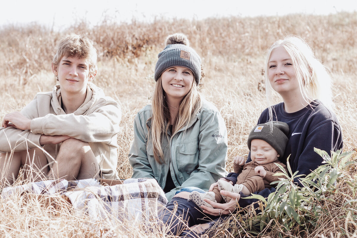 reneeesphotographyanddesigns_boho-cream_fall-family-photosession_new-river-valley_blue-ridge-mountains_SM-faves-0800