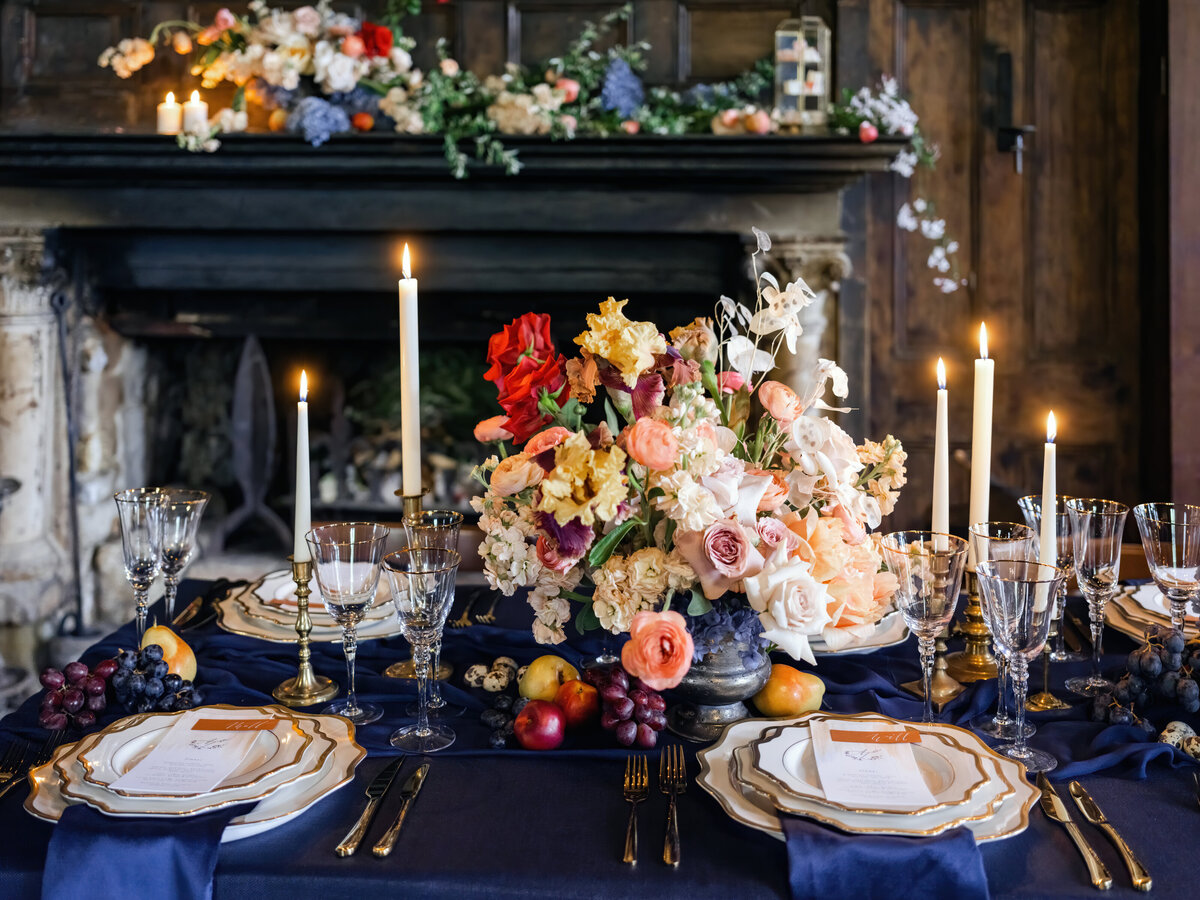 Montsalvat table00022