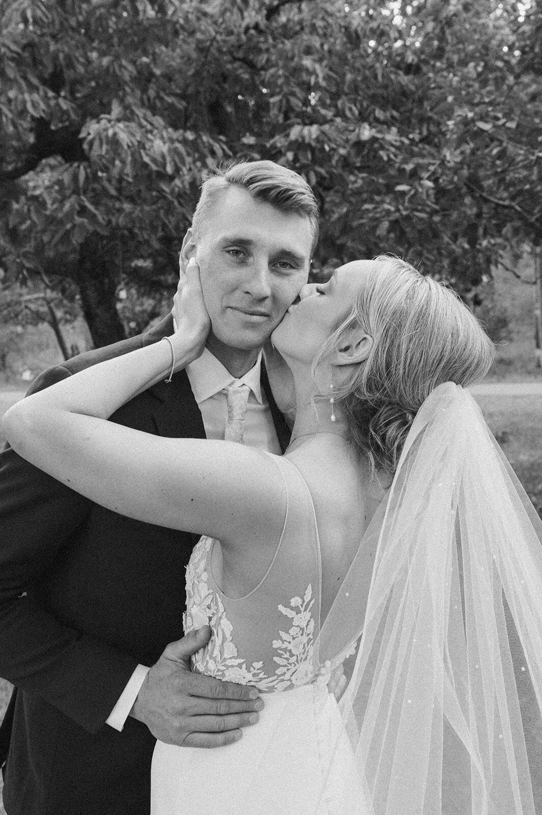 presley-gray-photo-whitefish-montana-luxury-wedding-4311