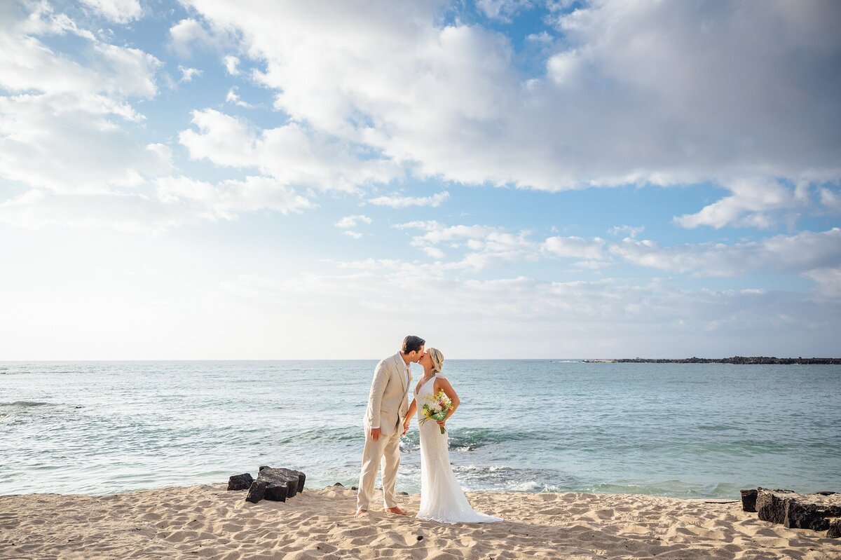 mahaiula-beach-elopement_0011