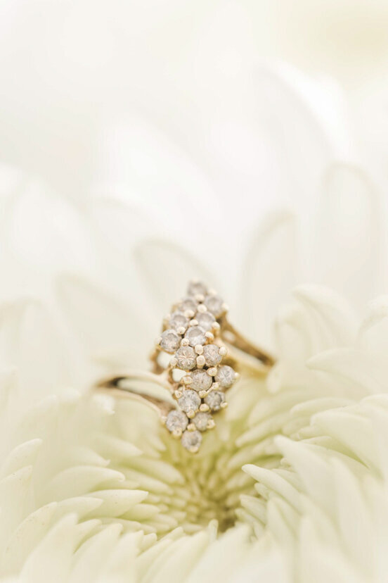 diamond-ring-white-flower