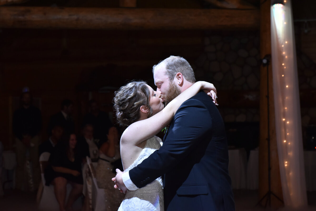 4736-Wedding at The Grands at Mulligans in Sartell Minnesota- Wedding Photographer Nicole Hollenkamp