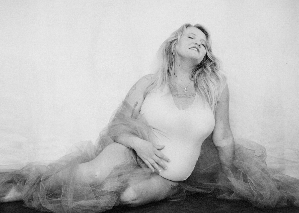 maternity | boudoir | Iowa Photographer | Playlife | Cedar Rapids | Iowa City | Makeover | Alaynna Ann Schwartz-7