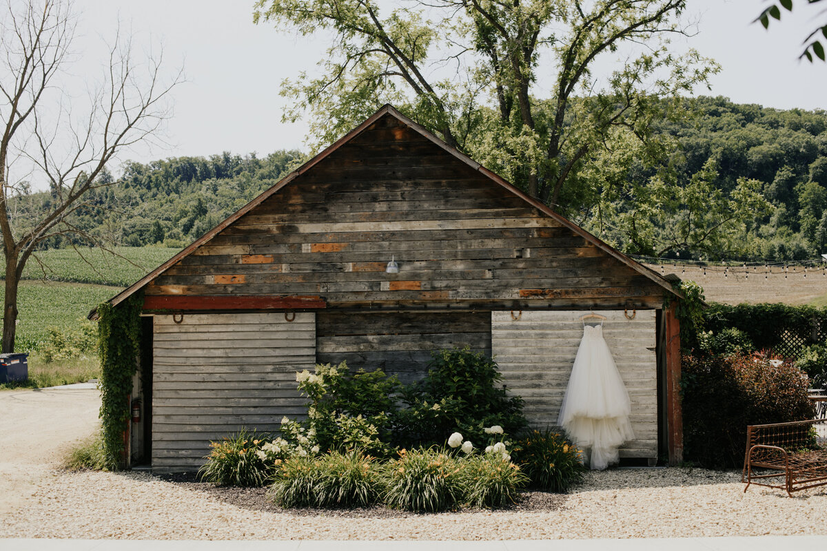 hiddenmeadowandbarnwedding-3